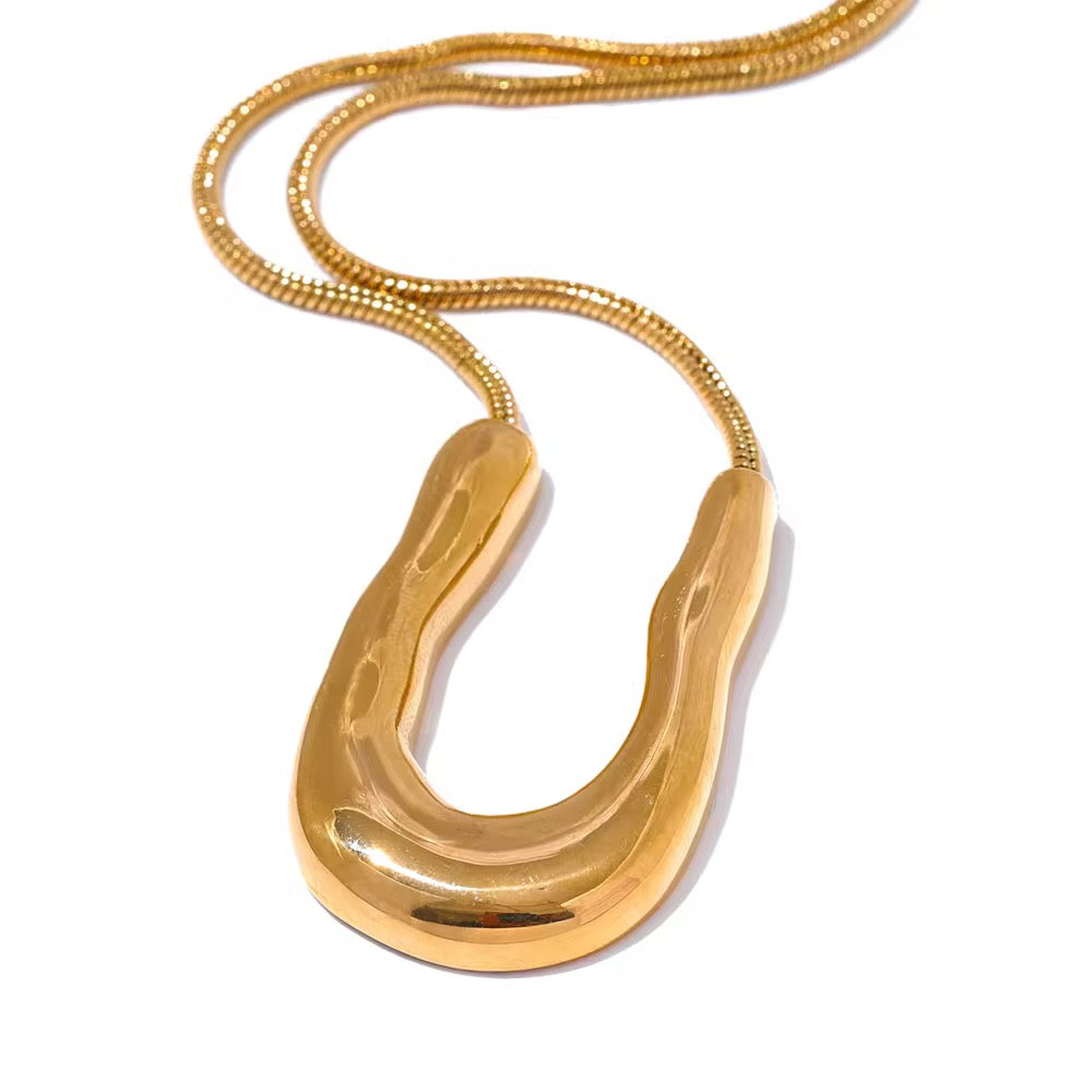 SESSY NECKLACE