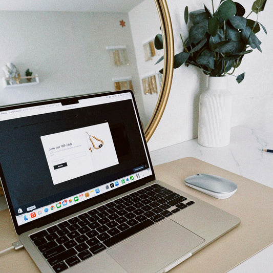 CREA TU TIENDA ONLINE DESDE CERO. Guía básica para emprender