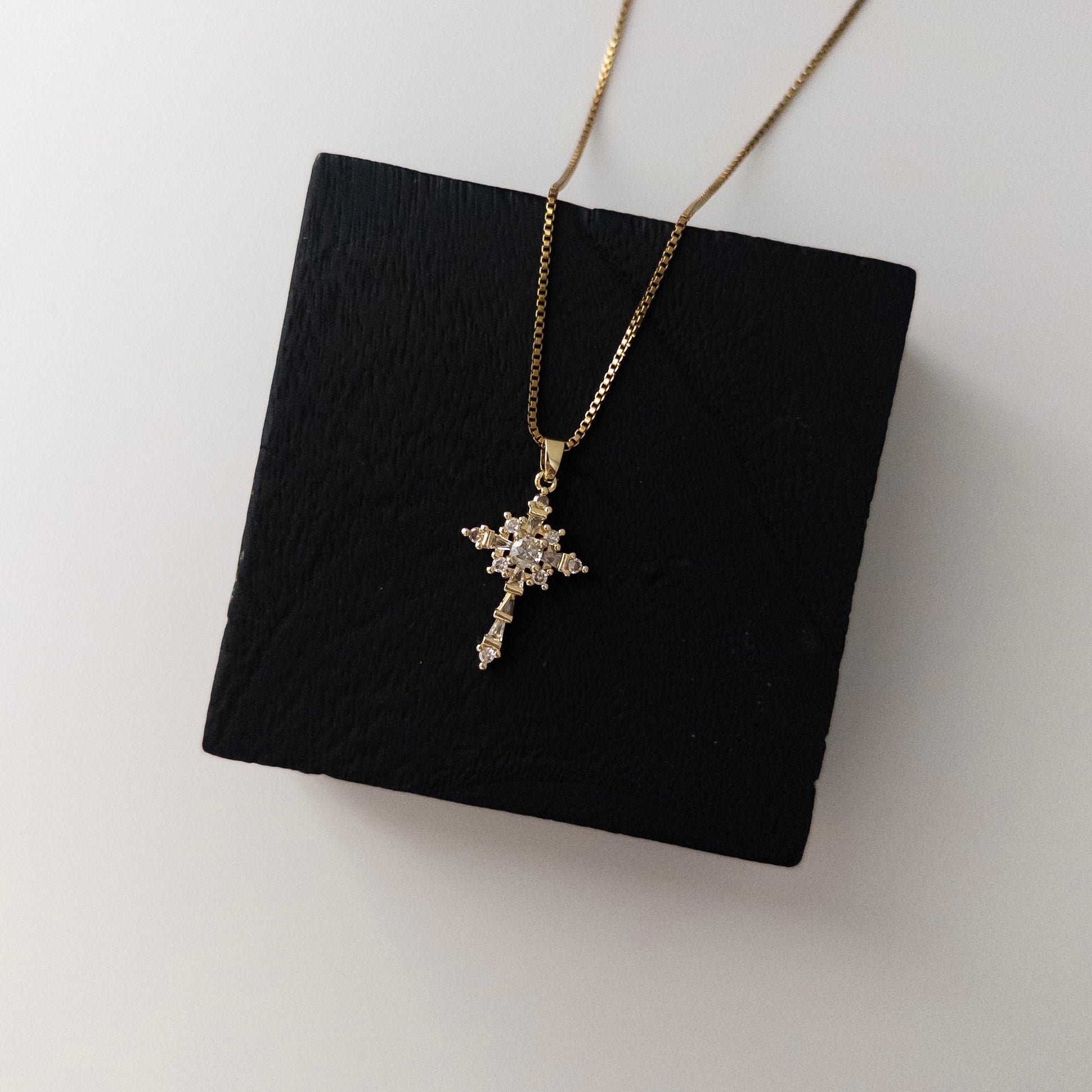 CRUZ BRILLANTE NECKLACE