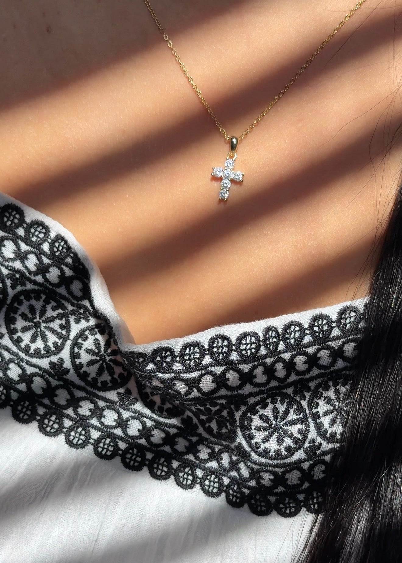 MINI CRUZ NECKLACE
